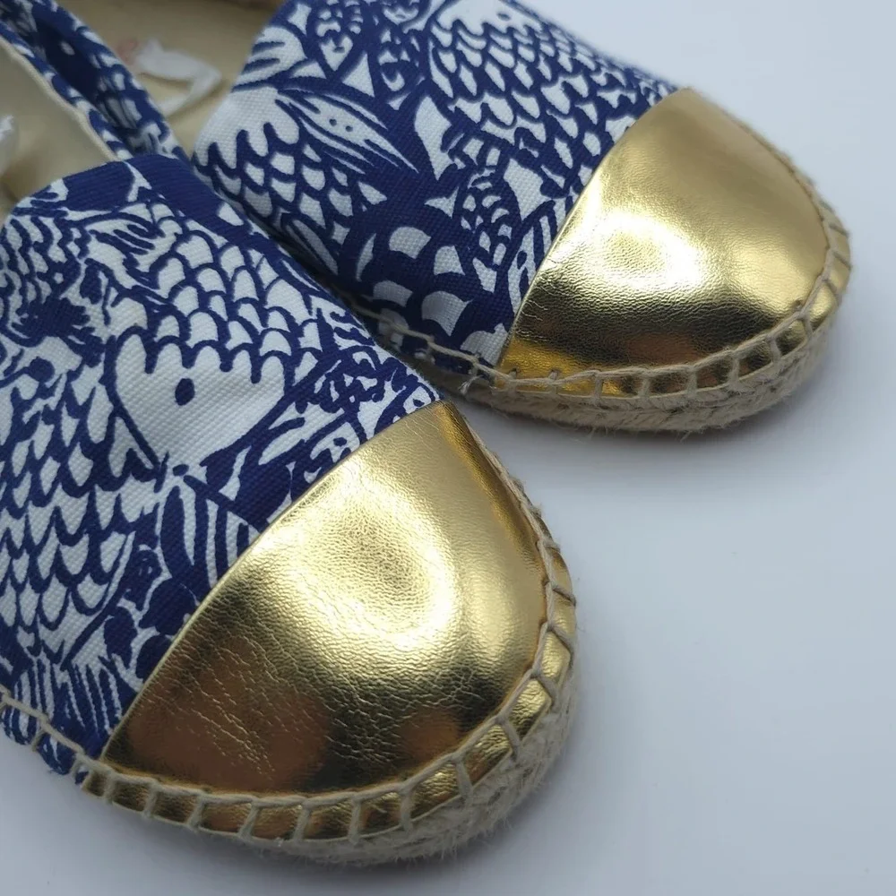LILLY PULITZER Upstream Fish Gold Cap Toe Espadrille Women's 8 Blue White Canvas